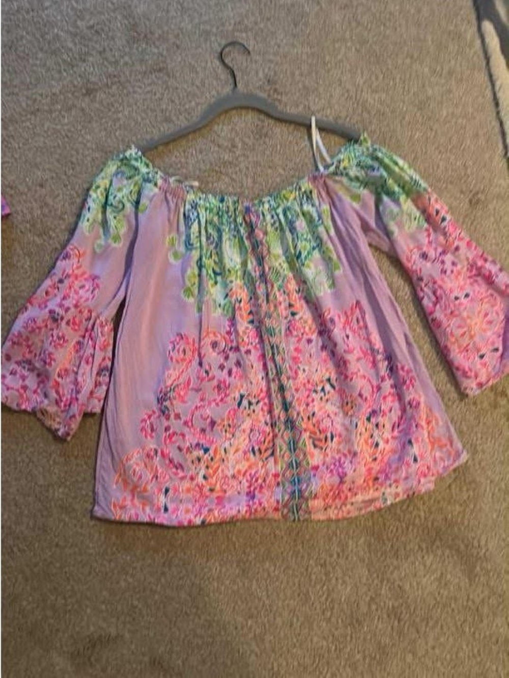 Women’s Lilly Pullitzer size M
Off-Shoulder Boho Top with Floral Print